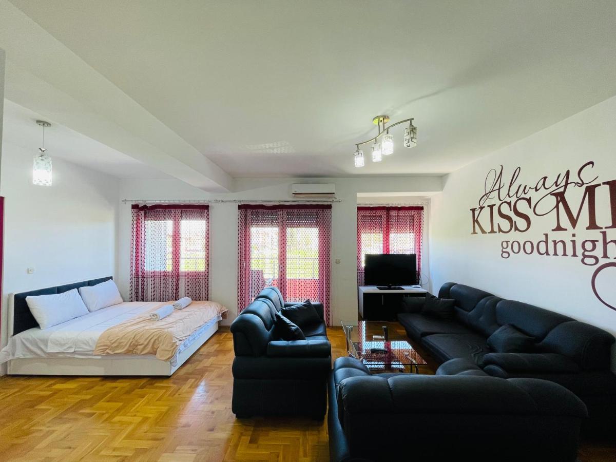 Front Beach Exclusive Apartments Struga Exteriör bild