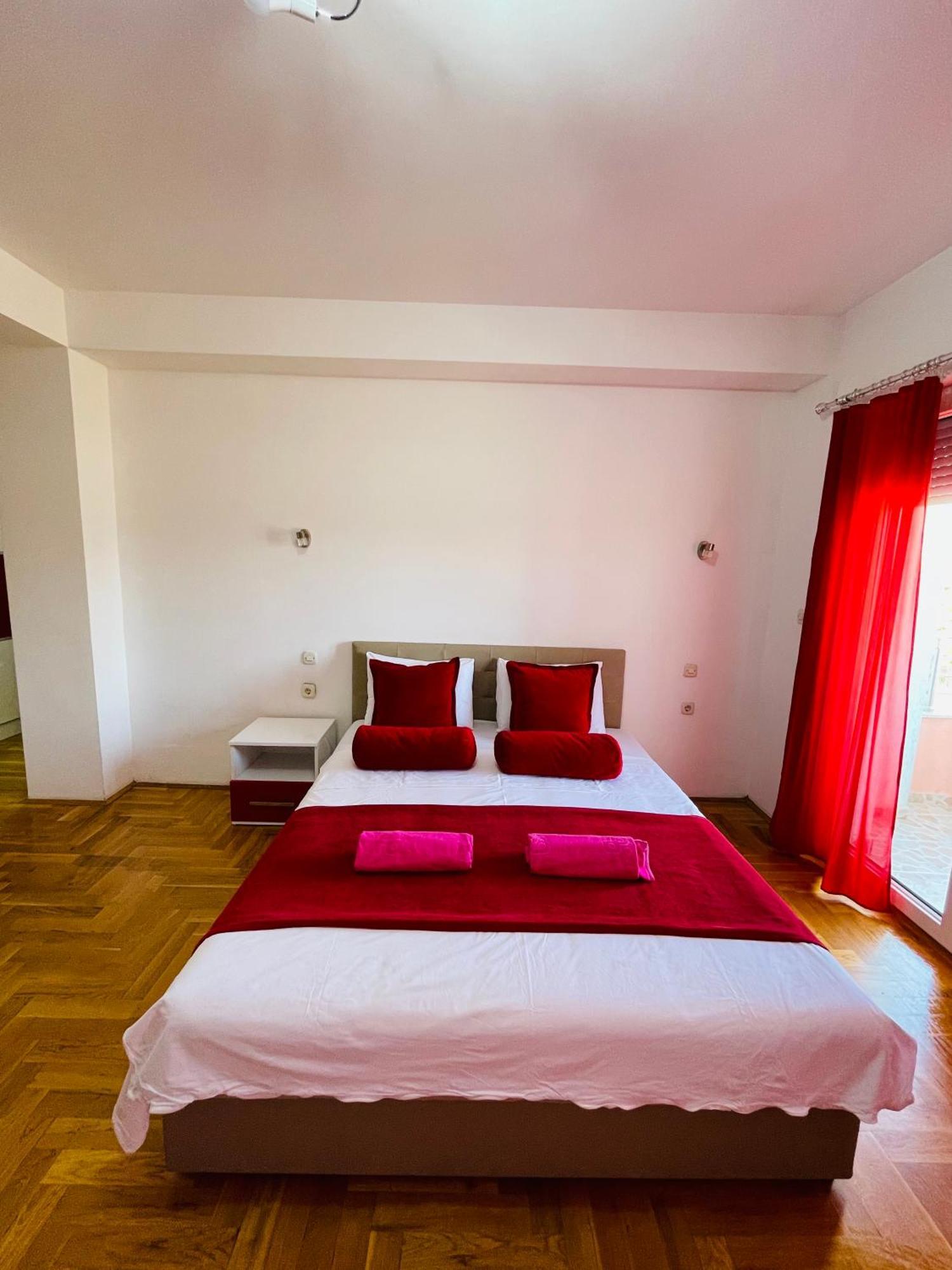 Front Beach Exclusive Apartments Struga Exteriör bild